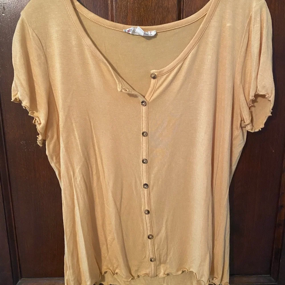 Short Sleeve Ruffle Top - Picture 1 of 4